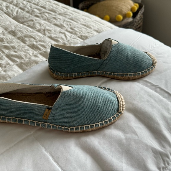 ALEXIS LEROY ADORABLE ESPADRILLES, SZ 37, LT BLUE, CANVAS UPPER RUBBER SOLE NWOT - Picture 3 of 5